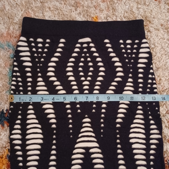 bebe Mini Skirt • XS - Picture 3 of 8